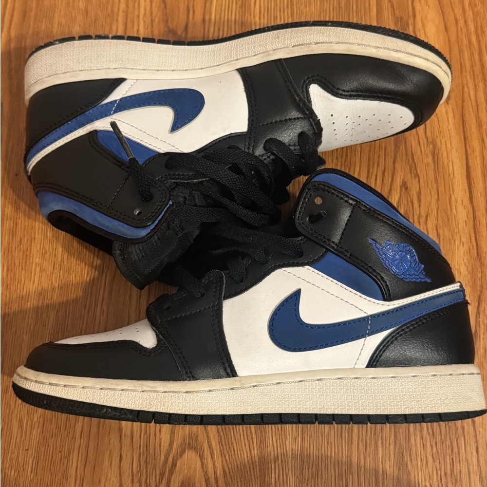 Nike Dunks Black and White Unisex Sneakers